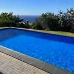 Moradia Com Piscina No *