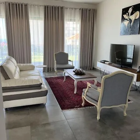 Nyaraló Moradia Com Piscina No Caniço