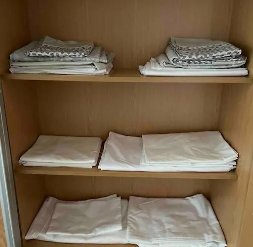 Moradia Com Piscina No * Caniço