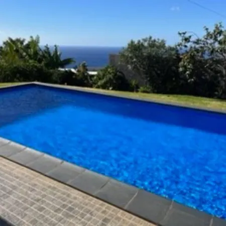 Moradia Com Piscina No *