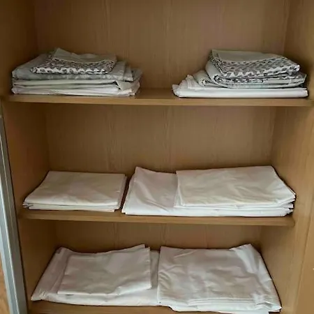 Moradia Com Piscina No * Caniço