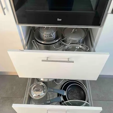 Moradia Com Piscina No * Caniço