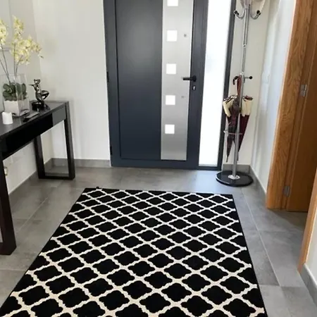 Moradia Com Piscina No Caniço