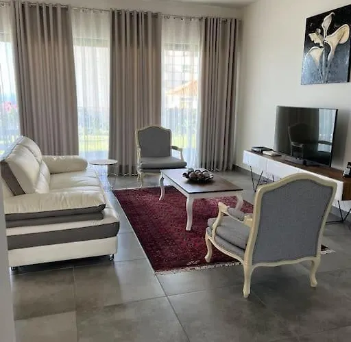 Semesterbostad Moradia Com Piscina No Caniço