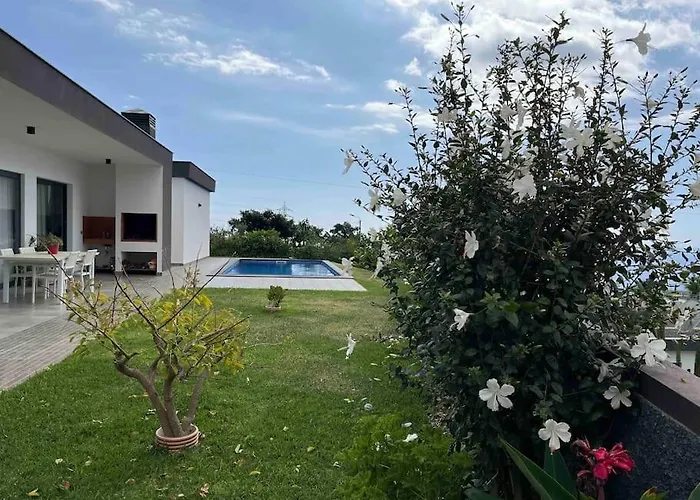 Moradia Com Piscina No Dom wakacyjny Caniço