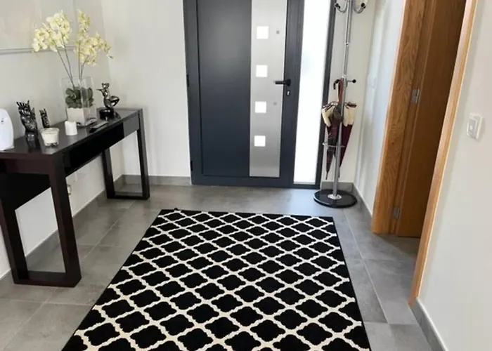 Moradia Com Piscina No Caniço